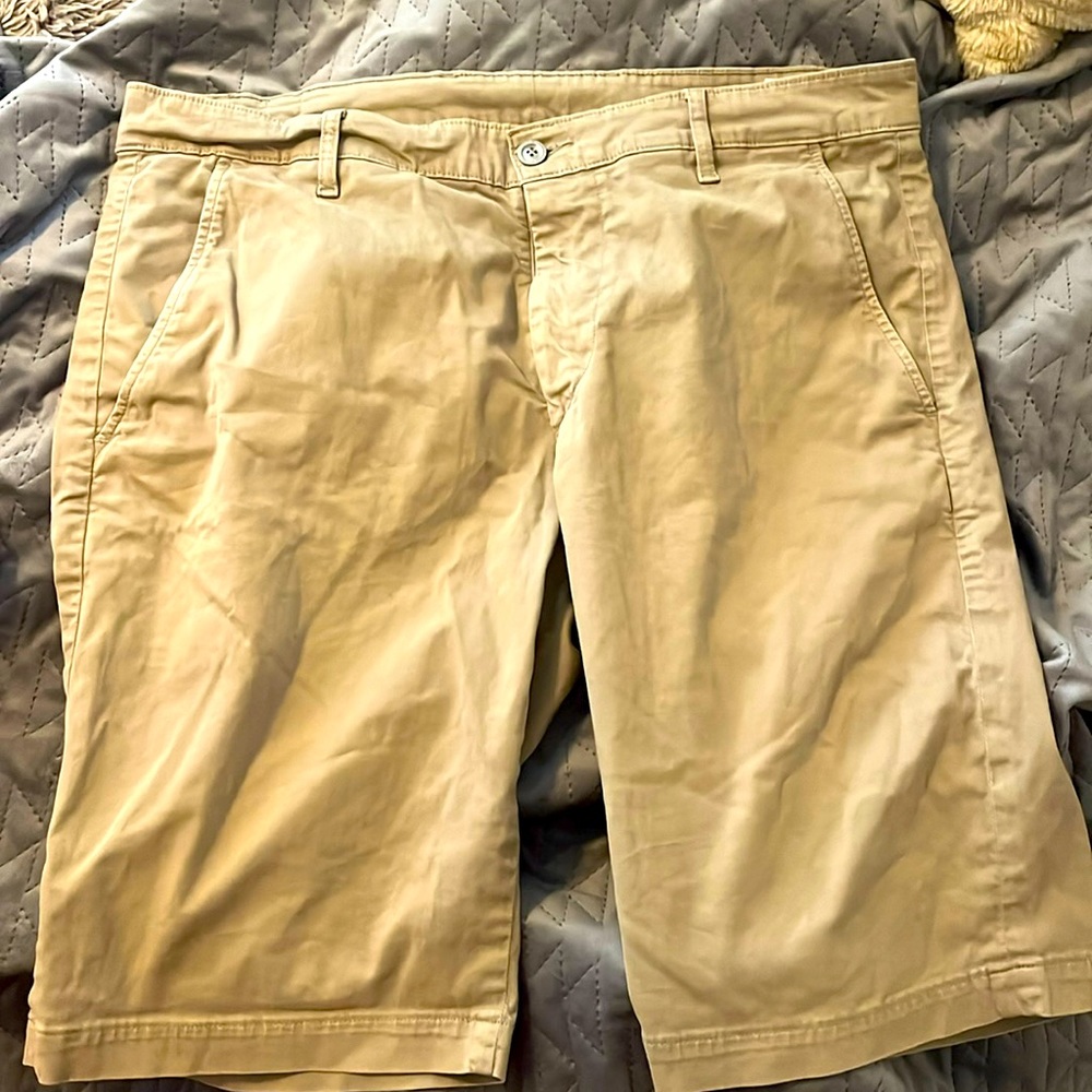 Adriano Goldschmidt 36R tan shorts, flat front